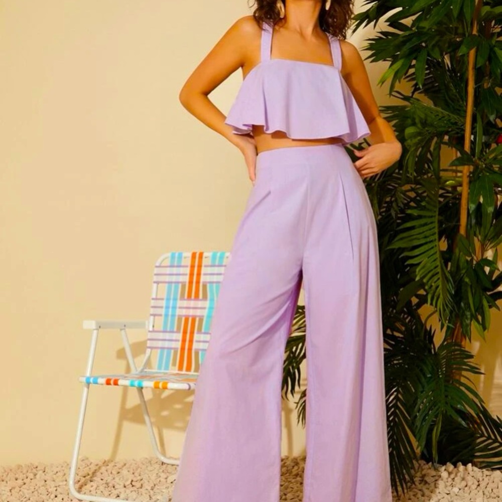 Beautiful two piece set! In a pretty light purple color!